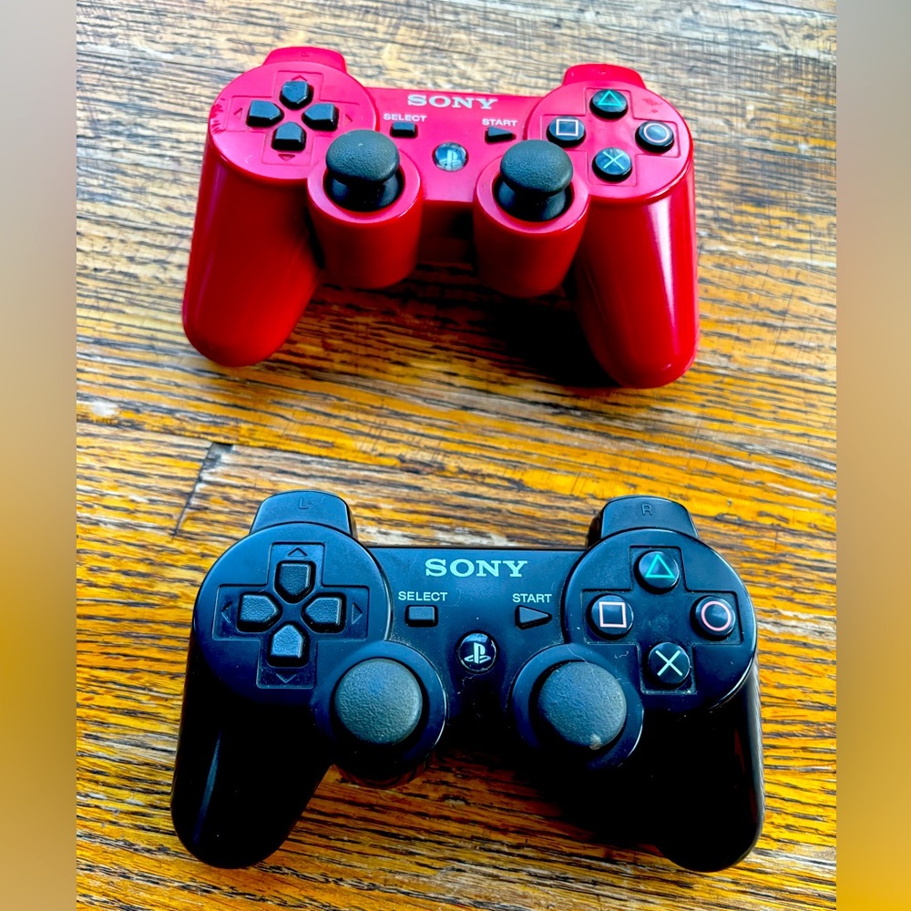 2 PlayStation Wireless Controllers